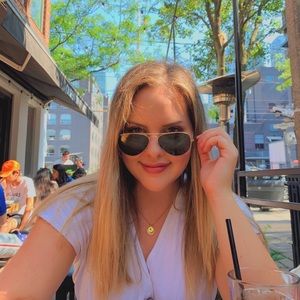 Meet your Posher, Holly